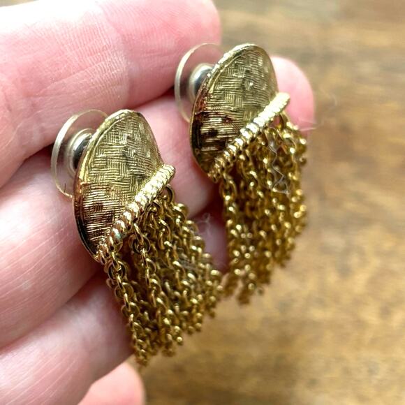 Vintage pierced earrings textured gold chain dangles unique dramatic dressy - Picture 2 of 5
